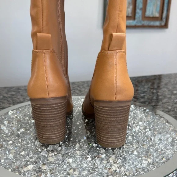 Universal Thread Tan Heeled Boots - Picture 8 of 14